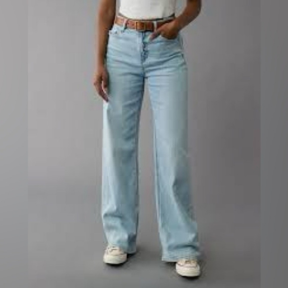 AE American Eagle Light Wash Distressed Baggy Jean Size 6 Regular